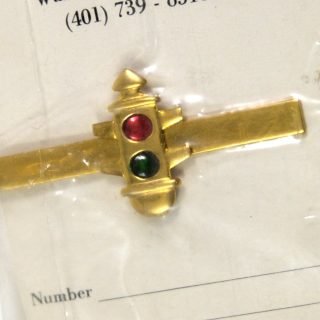 Tie clip of red and green-only 4-way signal
