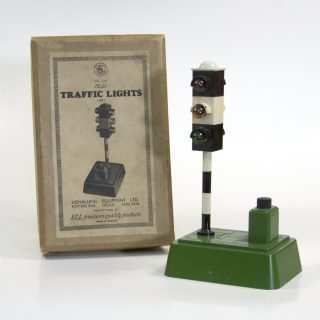 SEL Signalling Equipment Ltd. No. 720 Model metal battery operated traffic light, Potters Bar, Middlesex, England