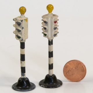 Dinky traffic signals  4-way was model number 47A and made from 1935 to 1941 by Meccano, Ltd.