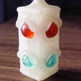 Glow-in-the-dark chain pull from the late 1960s/early 1970s, by Novelty Cord & Tassel Co., Inc. or Idemin Manufacturing Company in Brooklyn, New York and was Style TLC. I've had this since I was about 5 years old.