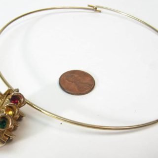 Traffic light choker necklace with 4-way signal