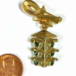 Brass traffic light brooch with green stones