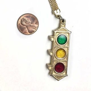Green-on-top gold-tone traffic light key chain with MK maker's mark