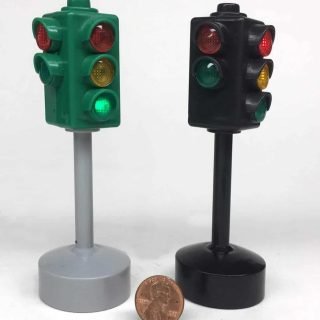 Plastic Electronic Traffic Light with Pedestrian Signal
