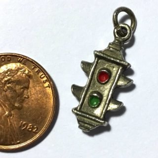 Flat red-green traffic signal charm