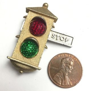 Roma two-section brooch with sliding Stop-Go semaphore arm